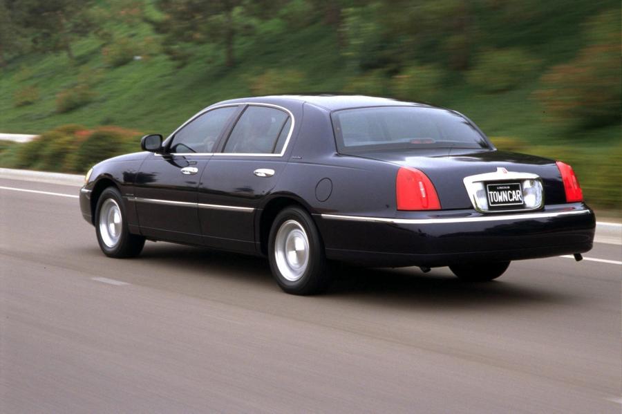  Lincoln Town Car 1998 года  (фото 37 из 77)